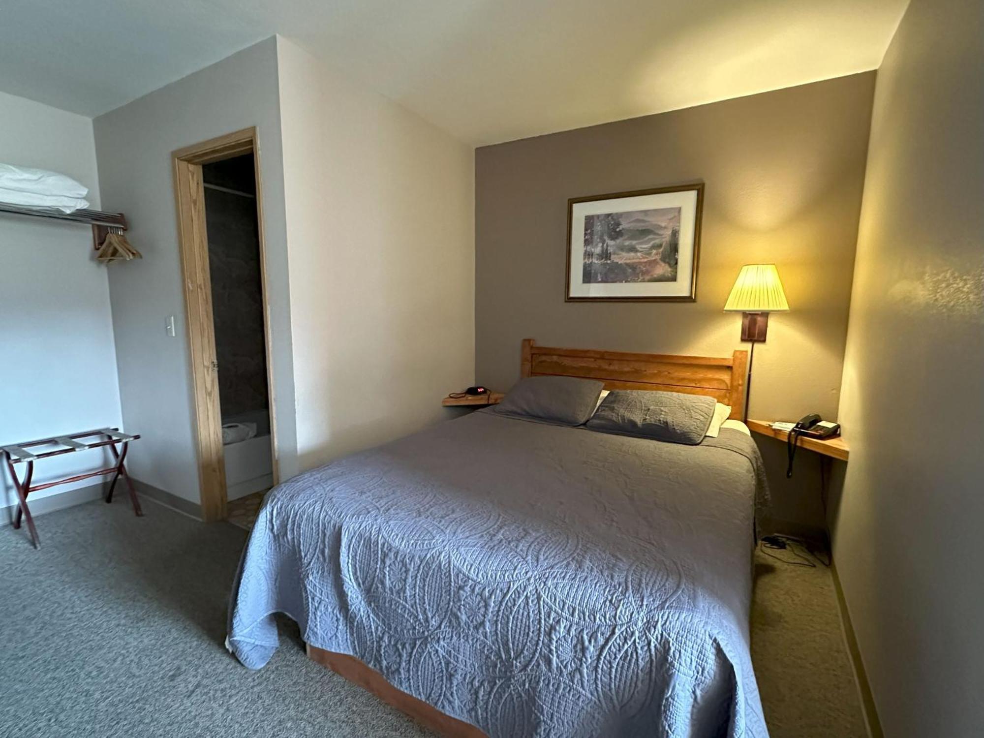 Timber Lodge Inn Cle Elum Exterior photo